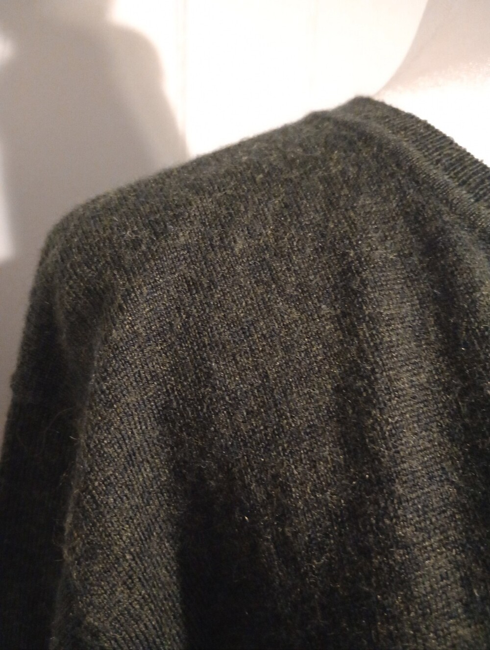 Apt. 9 Dark Green V-Neck Wool & Acrylic Sweater Size Large - Picture 8 of 9